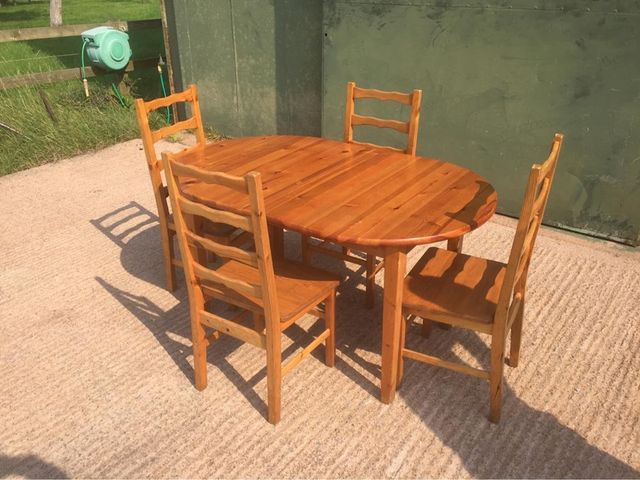 Extending pine dining table & 4 chairs. The extending butterfly leaves have not been stained down to the same colour as the rest of the table but it would be fine with a tablecloth when extended. 92cm wide, 144cm long, 183cm long extended.